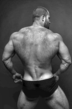 Sexy Men With Hairy Backs (And Shoulders)