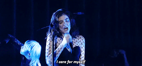 whenharrymetsally89: Lorde - Hard Feelings Live O2 Apollo, Manchester