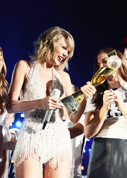      Taylor Swift performs onstage during
