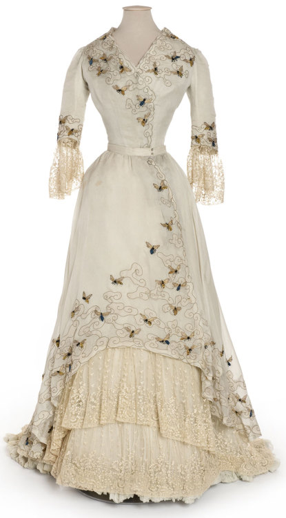 japonismefashion:  Evening DressJacques DoucetHouse of Doucet1900-1905Chiffon, gold embroidery yarn,