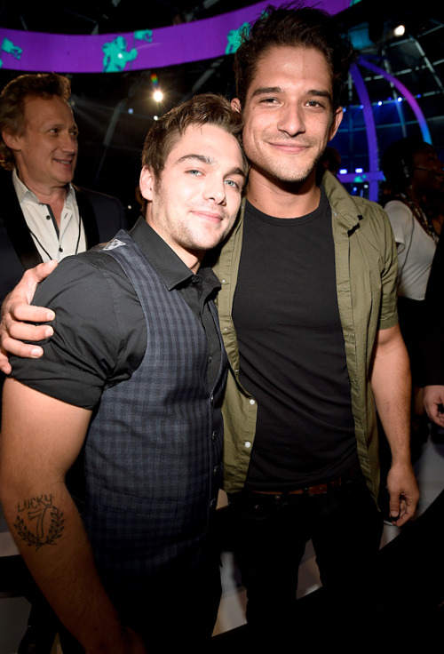fytwolf:Dylan Sprayberry & Tyler Posey @ MTV Video Music Awards 2017