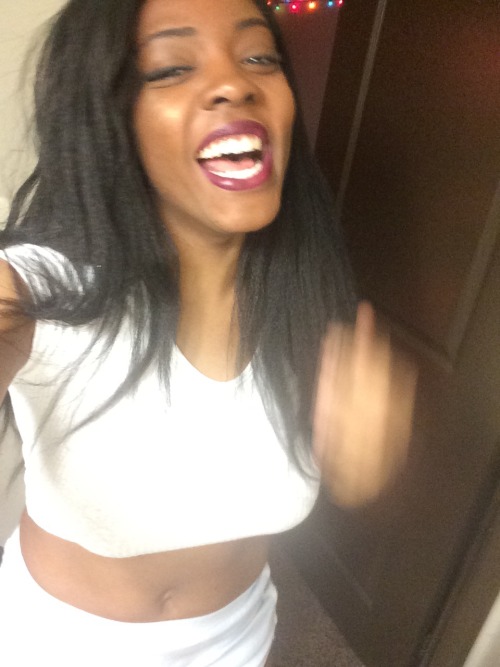 bootyhoekage:ascendingforth:  selfies are sooooo fun take a bunch and do the most today. 🙌BLACKOUT!  I’m thirst following allday.  right on queue