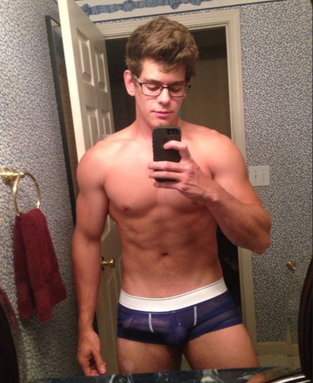 exclusivekiks:  Sexy white boy 🔥🔥  Follow me:  http://exclusivekiks.tumblr.com/