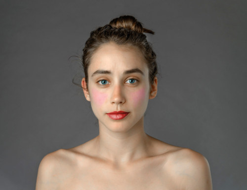 tonedbellyplease:  This is so interesting.  This Woman Had Her Face Photoshopped In Over 25 Countries To Examine Global Beauty Standards Through her work, Esther Honig hopes to discover if a global beauty standard actually exists. This is her unaltered