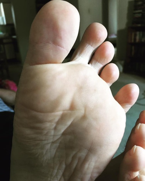 sexy toes and feet