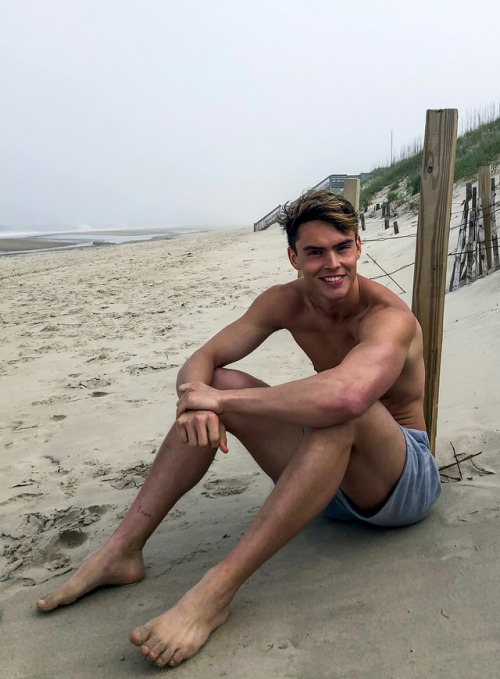 portaavions:Jared Scott
