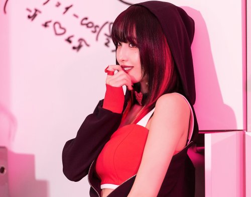 TWICE Momo in Naver Update: ‘Formula of Love: O+T=＜3’ Jacket Shooting Behind (x) 