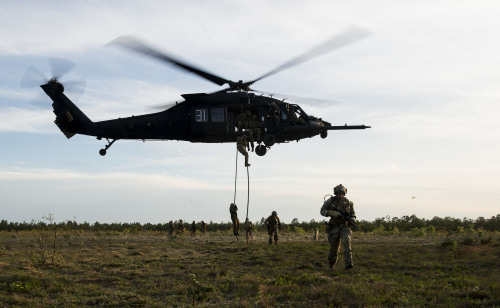 Porn militaryarmament:  U.S. Army Soldiers from photos