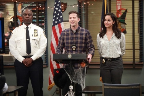  Brooklyn Nine-Nine: “HalloVeen” episodic photos (1 of 2) 