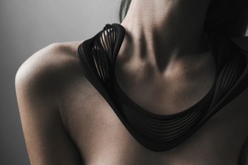 everything-creative:This futuristic appealing BlackSwan called necklace is a 3D-printed jewelry that