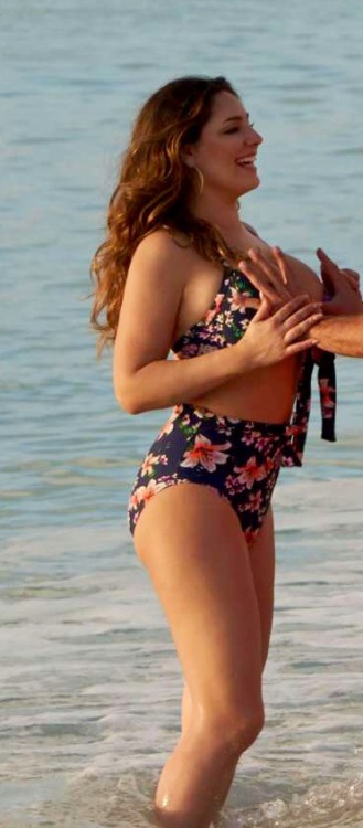 dannybamforth:Kelly Brook My god, I LOVE that bikini.