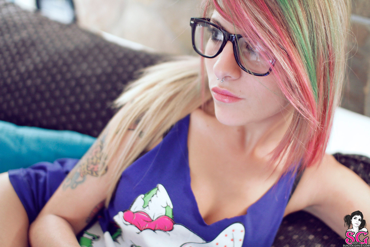 past-her-eyes:  Clareon Suicide Sweet tattoo, for more visit past-her-eyes.tumblr.com