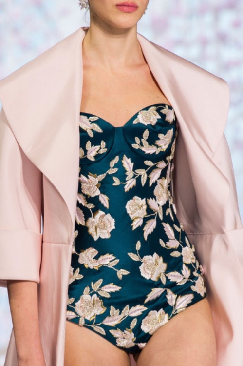 miss-mandy-m:  Ralph & Russo Spring 2016 Trend: dark green/blue & pink