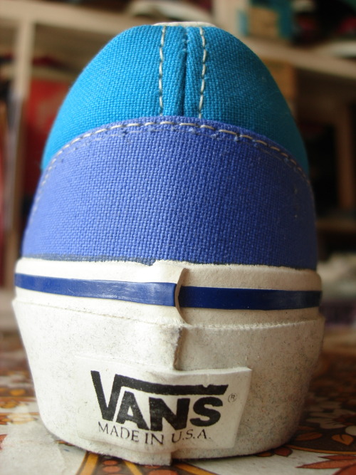 theotherothersideofthepillow:  electric blue