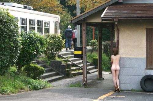 #public #asian #Japanese #TrainStation #NudeInPublic #exhibitionist