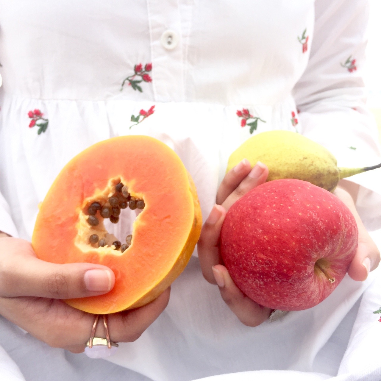 pinklipsandrosycheeks: Eating fruits and journaling by the beach 