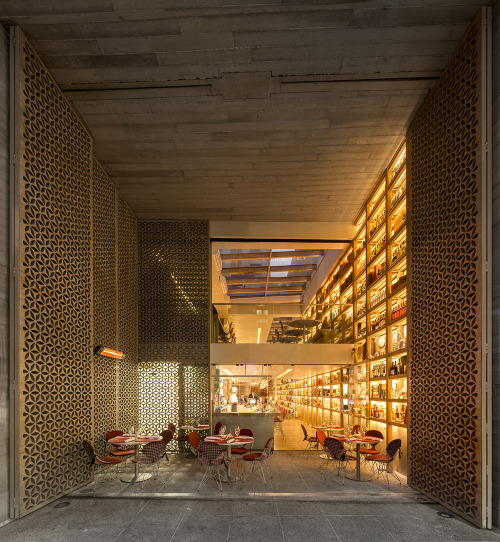 {Mozza, on the Brazilian street Oscar Freire in Sao Paulo, is designed by acclaimed Brazilian archit