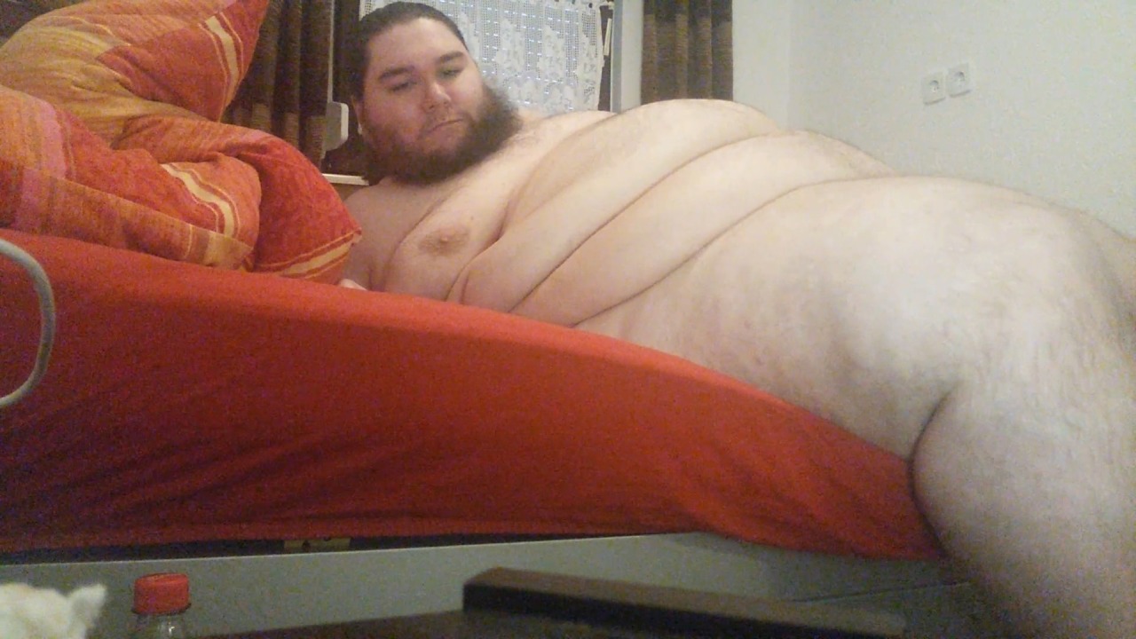 Showing my fat!Currently I weight around 508 lbs and my last video was some time