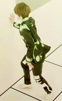 sehunniesmilk:  sehun doing his signature body waves making me fricking jump off