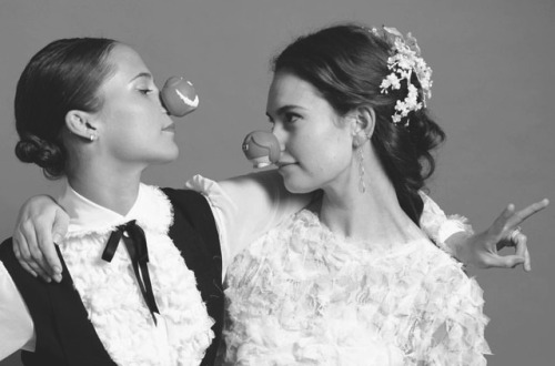 airdbelivet: ALICIA VIKANDER &amp; LILY JAMES Red Nose Day 2019, ph. Greg Williams 