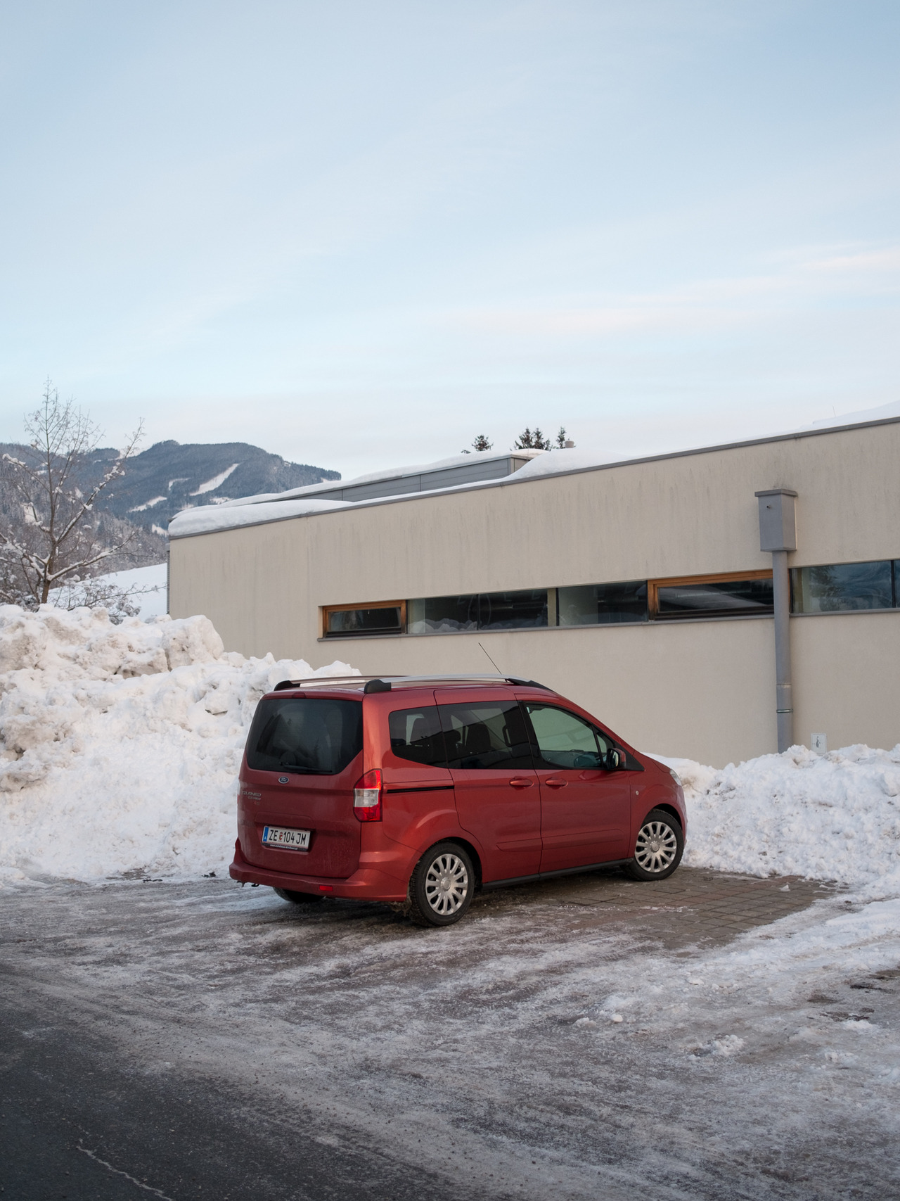 waidwund:  winter world in schüttdorf / zell am see süd, austria // 01-2019