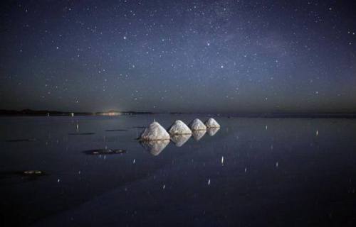 This is Salar de Uyuni, a salt flat measuring 10,582 sq km located in Bolivia’s south-western region