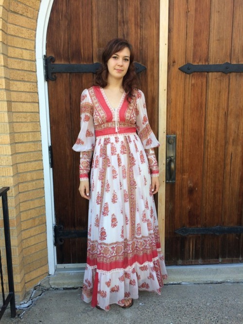  https://www.etsy.com/listing/557110156/gunne-sax-bohemian-dress-ivory-red-print   Gunne Sax Bohemia