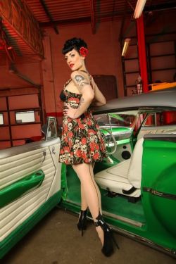 hotrod-pinups:  Pinups And Hotrods http://bit.ly/1744eHp