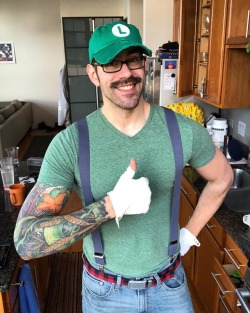 plastique-fruit:It’s me! Luigi! See you