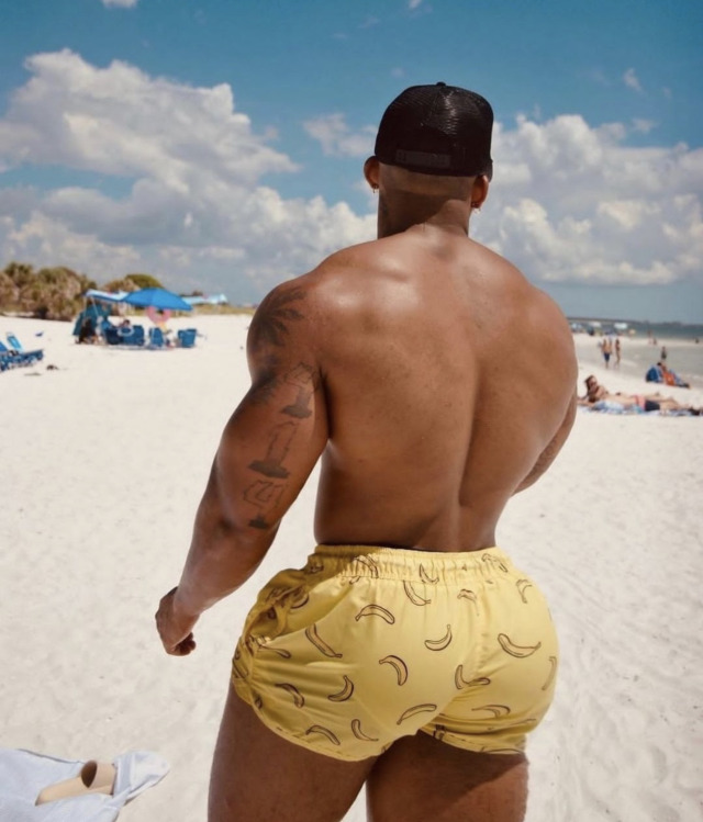 Bobbyt65:Mojeans:🍑 Beach 🏝️ Damn!!