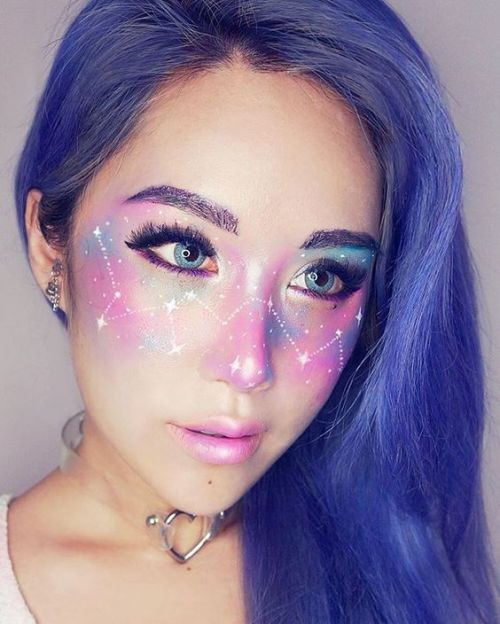 Galaxy Makeup | PinterestI’m loving this Galaxy inspired makeup that has been popping up all over Pi