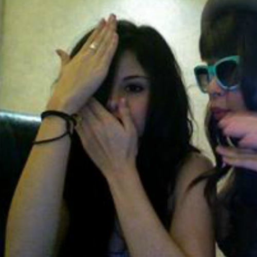 selena gomez & demi lovato icons. ♡like or reblog if you save/use© rarendipitys on twitter