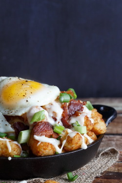 gastronomicgoodies:  Bacon, Egg and Cheese Breakfast Totchos
