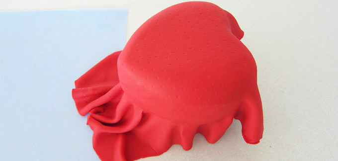 sweetoothgirl:strawberry surprise cake