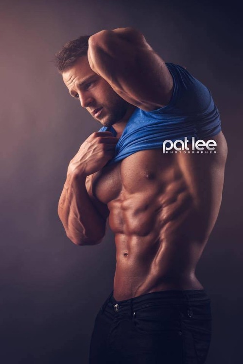 barbellsandbuttholes:  sportslife76:Eric Janicki by Pat Leehttp://sportslife76.tumblr.com His bicep insertions are insane