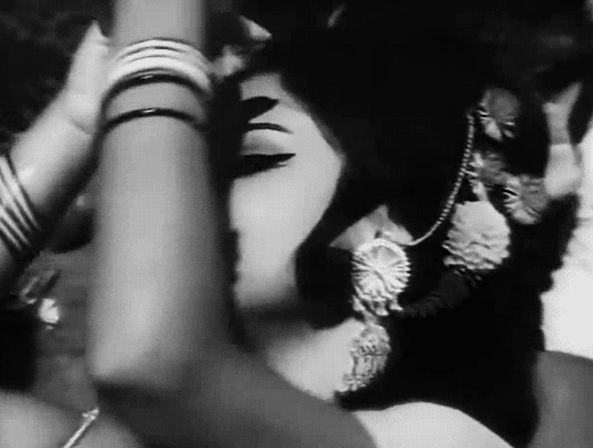 milk-honey-tea:Sharmila Tagore in Milan Ki Raat (1967)