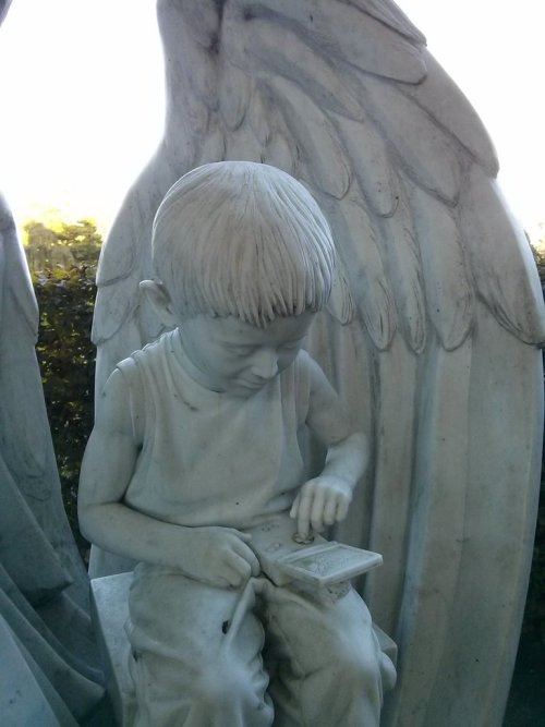 mofobian:  youdontevenliftt:  What  The source was deleted- A 5-year-old boy’s tombstone is of him playing Pokemon, something he got to love and enjoy before his life ceased to be. Source