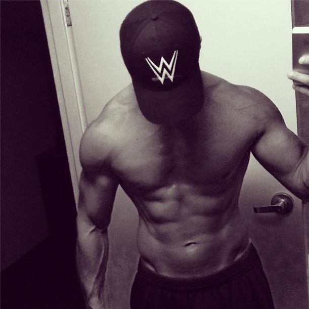 reignsroman: @heelziggler: leg day 😏 