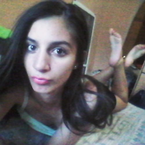foot-perv:pezinhosbrasil:         √  Reblog if you love pretty feet!