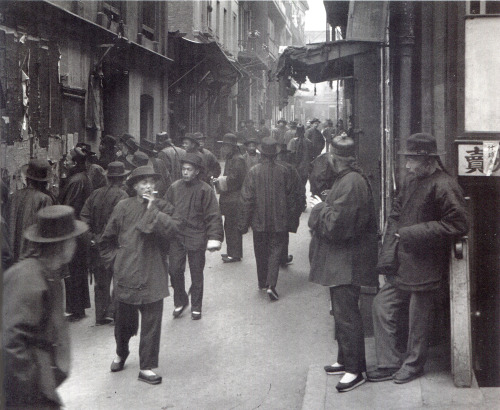 tytusjaneta:Arnold Genthe (1869-1942)The Street of Gamblers (Ross Alley, San Francisco’s China