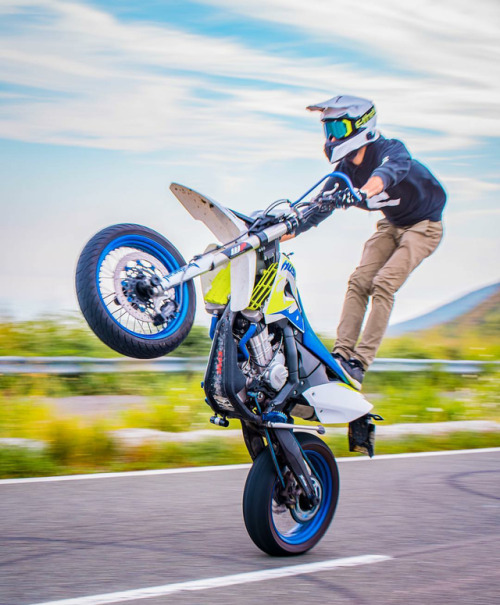 Ask me anything here !!!! The 70° Motor is perfect for wheelies Bike: Husaberg FS 570 Donations 