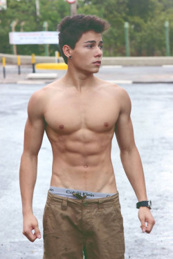 sexyhotlads:For more hot guys: https://www.tumblr.com/blog/sexyhotlads