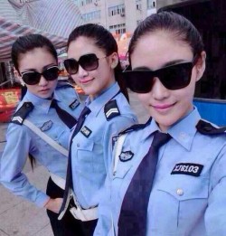 china-cody:  Chinese cop！
