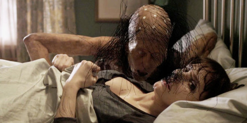 anxietypuppy: spine-tinglers:Javier Botet as “Mama” slay mama