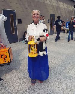 awwww-cute:  Cosplay isn’t just for the