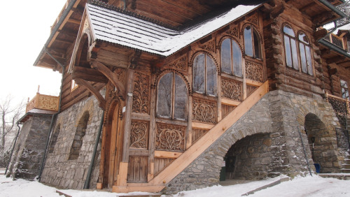 lamus-dworski:Historical wooden villas in Zakopane, Poland. Images © Jacek Proniewicz.This architect