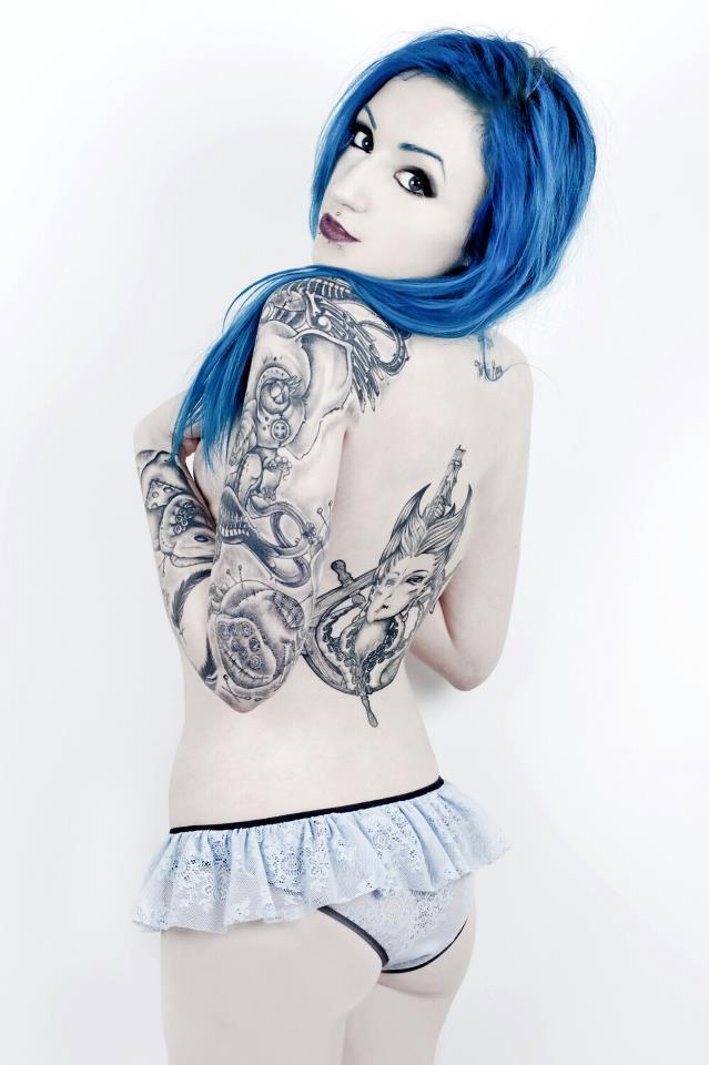 ohmygodbeautifulbitches:  Bex Cision 