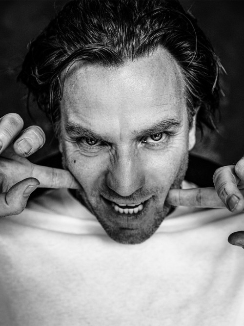 EWAN MCGREGORph. by Damon Baker - VMAN Magazine (2021)