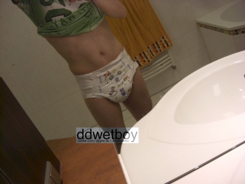 ddwetboy: i had an big accident at night. a very wet and full diaper. i like it!