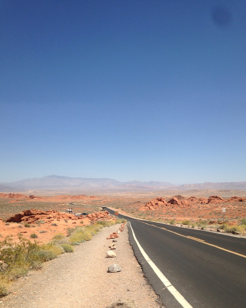 twolihps:  road trip ♡